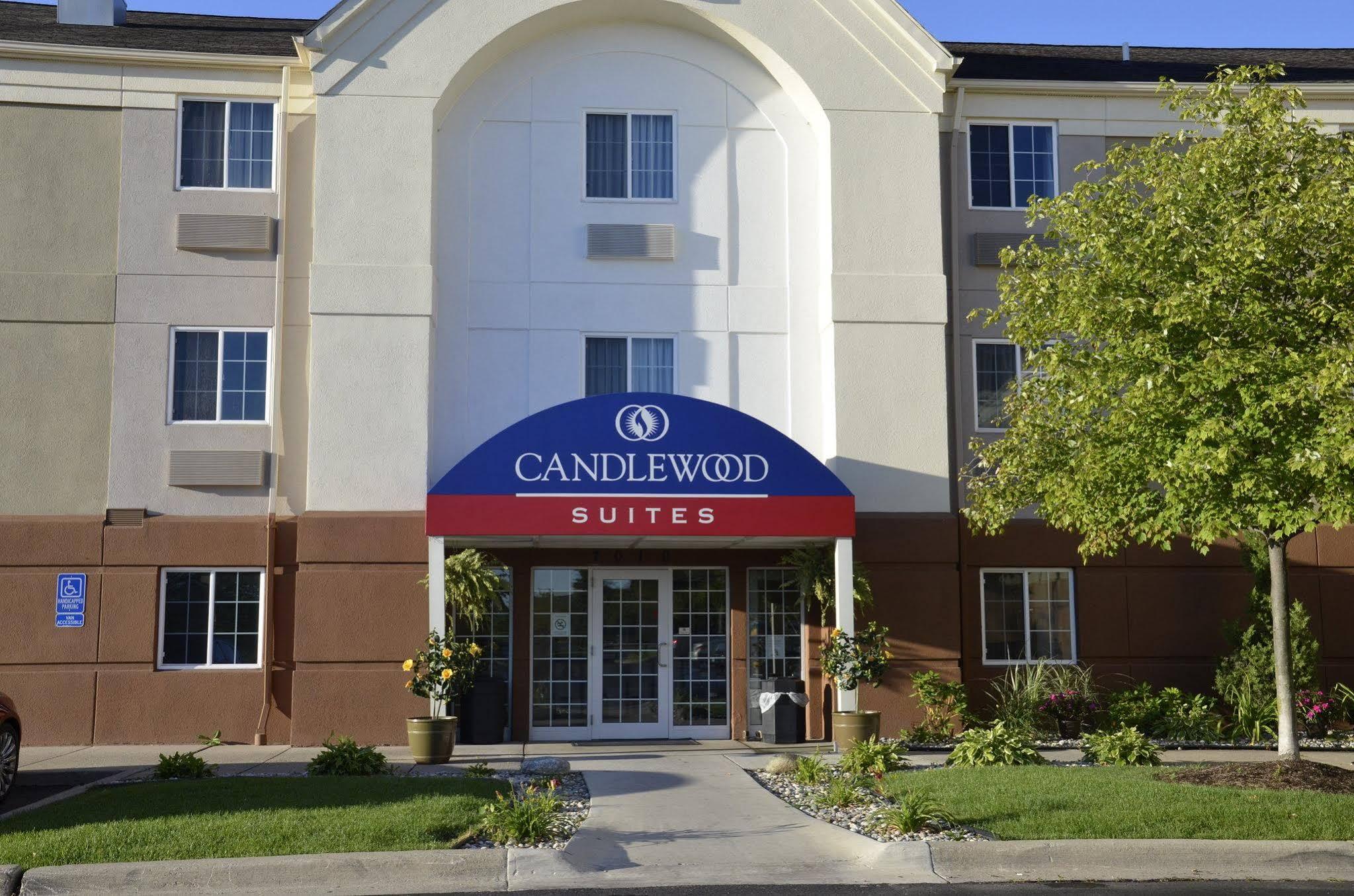 Sonesta Simply Suites Detroit Warren Exterior photo