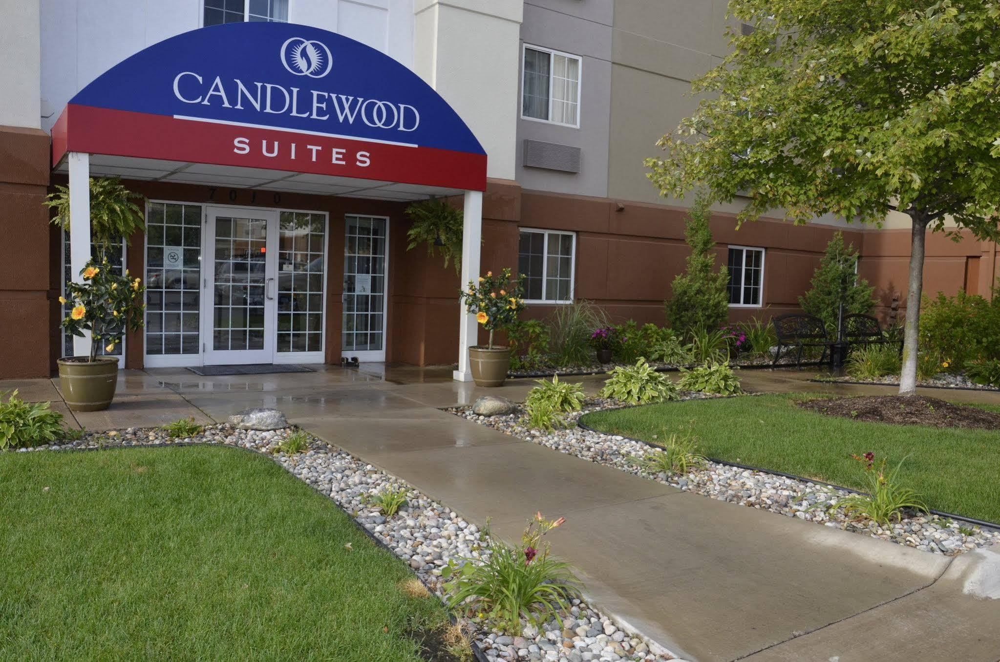 Sonesta Simply Suites Detroit Warren Exterior photo