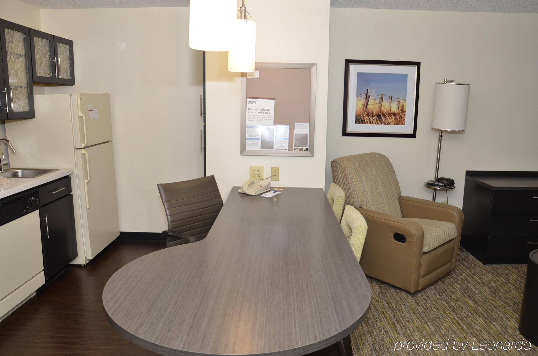 Sonesta Simply Suites Detroit Warren Exterior photo