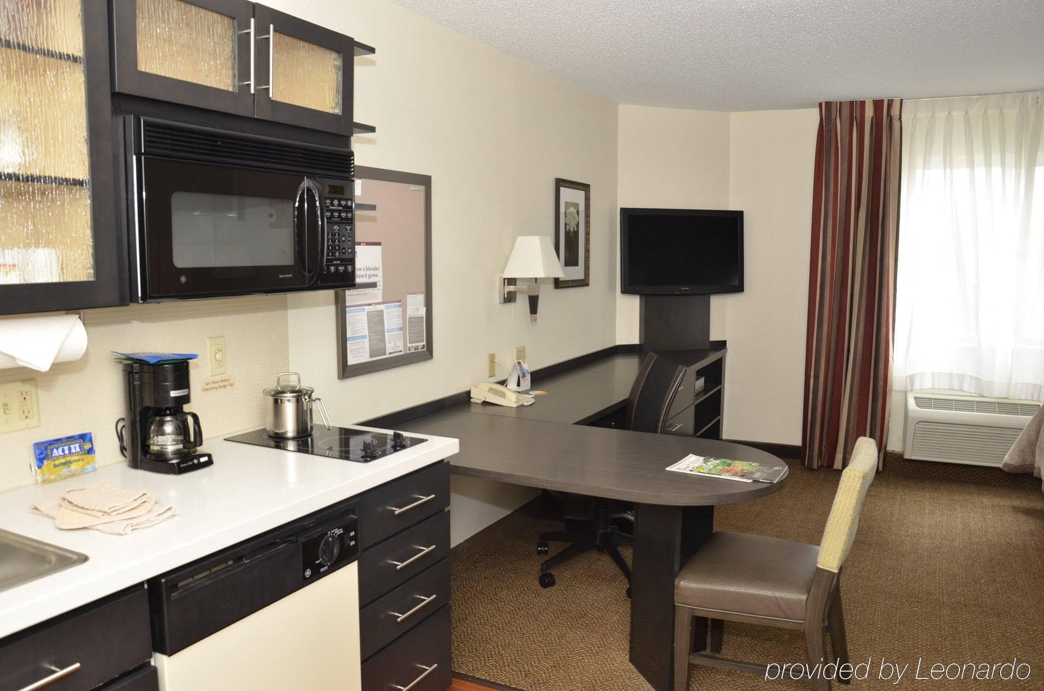 Sonesta Simply Suites Detroit Warren Exterior photo