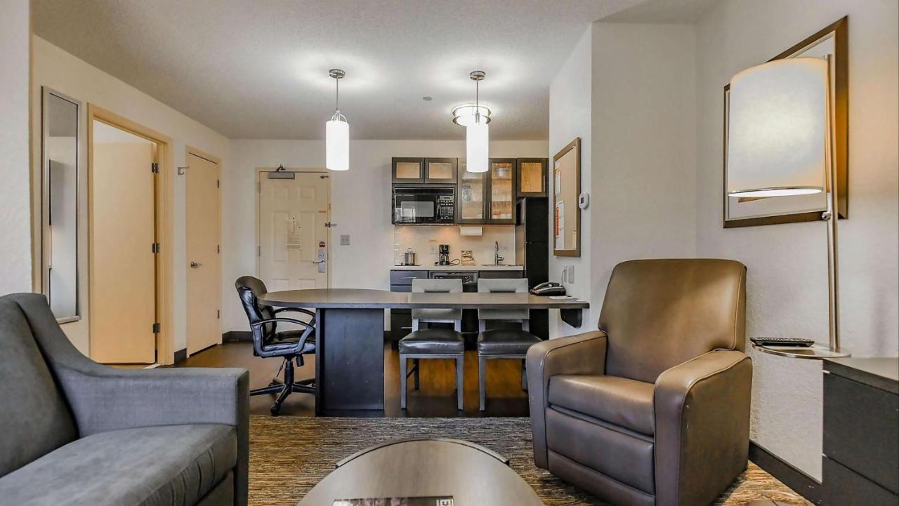 Sonesta Simply Suites Detroit Warren Exterior photo