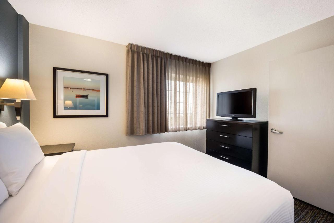 Sonesta Simply Suites Detroit Warren Exterior photo