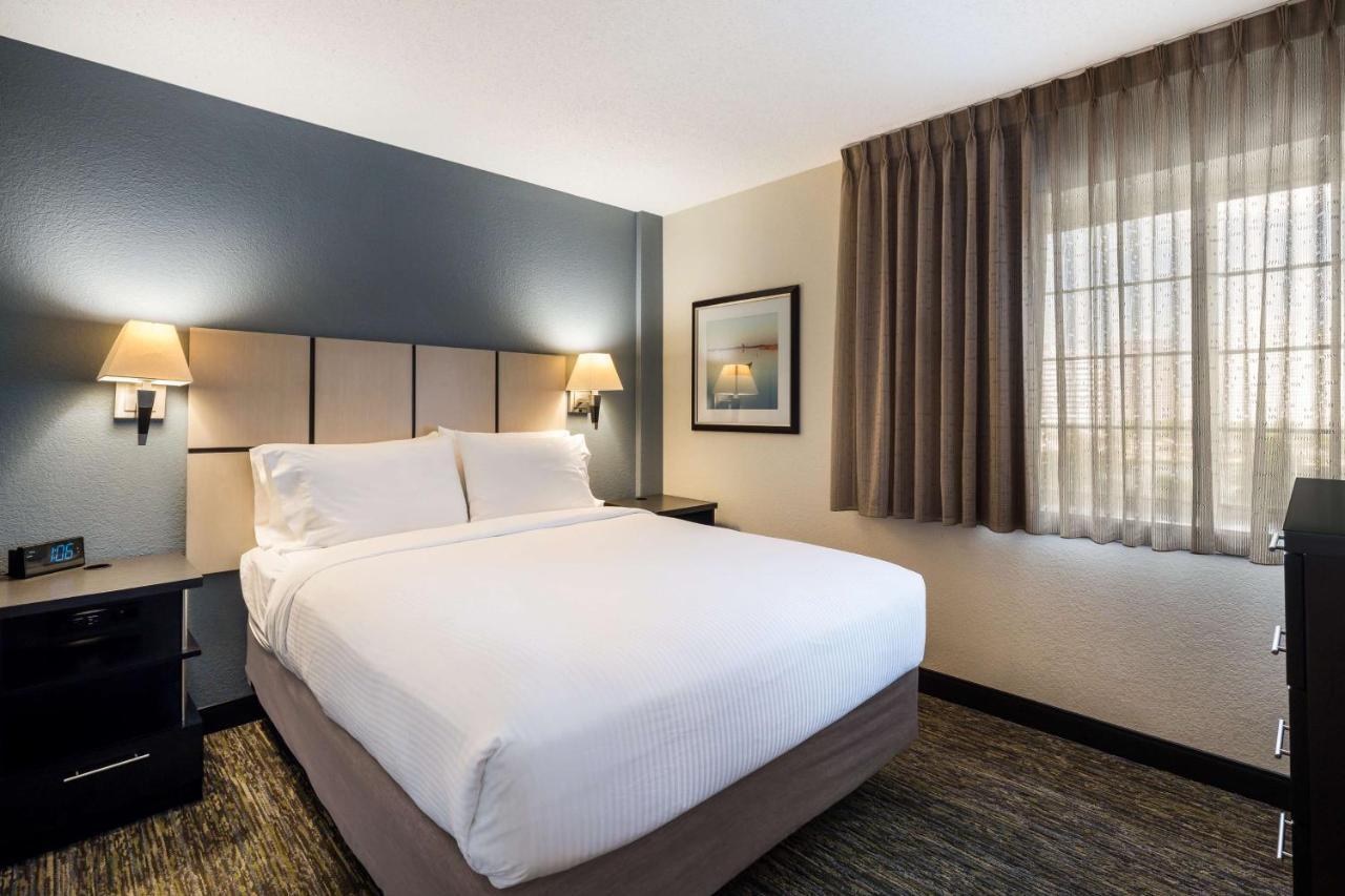Sonesta Simply Suites Detroit Warren Exterior photo