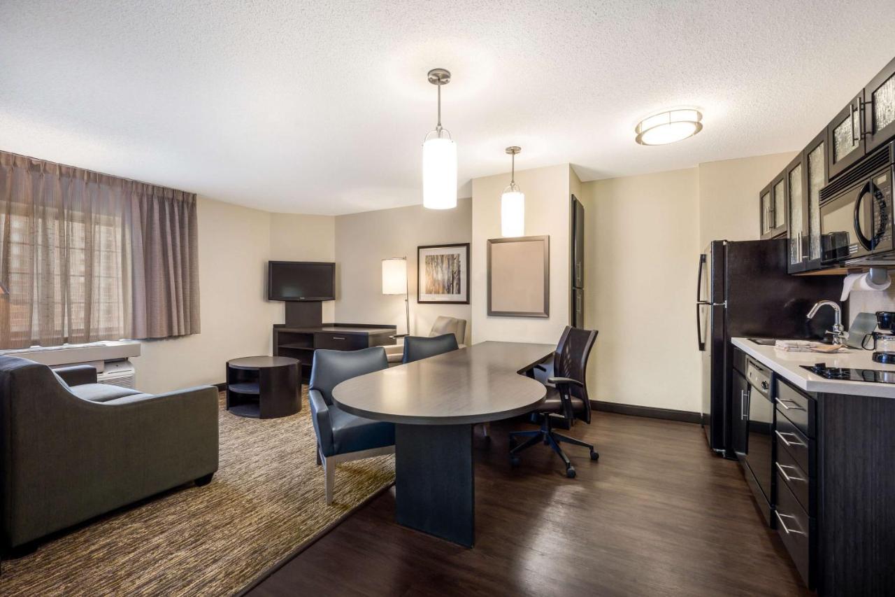 Sonesta Simply Suites Detroit Warren Exterior photo