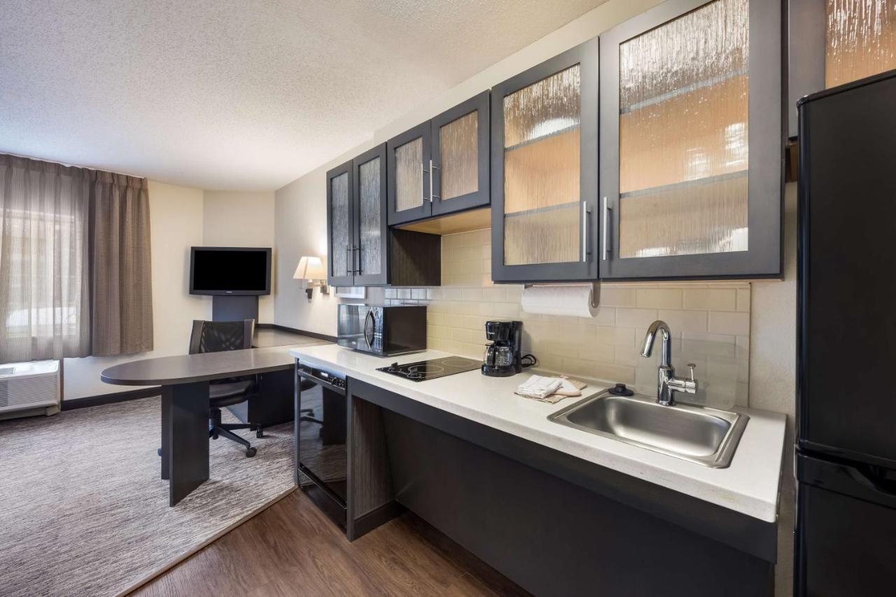 Sonesta Simply Suites Detroit Warren Exterior photo