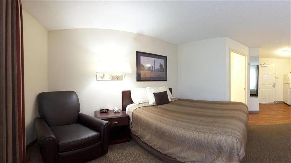 Sonesta Simply Suites Detroit Warren Exterior photo